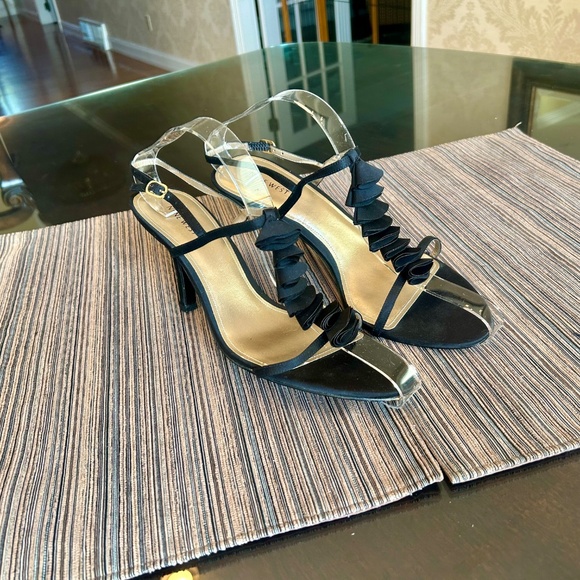 *NEW Nine West Black Satin Sandals with Ruffle on Top of Foot and Ankle Strap 10 - Picture 5 of 10